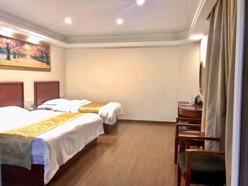 Greentree Hub Caoan Road Huajiang Branch Road Hotel 3*